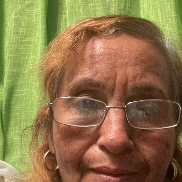 Meet your Posher, Melania - Picture 1 of 1